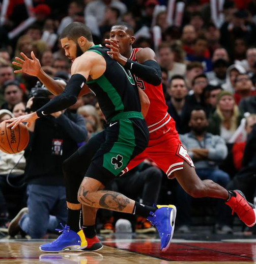 凯尔特人以111-104击败公牛取3连胜 塔图姆28+7海沃德24+5拉文35分 凯尔特人以111-104击败公牛取3连胜 塔图姆28+7海沃德24+5拉文35分