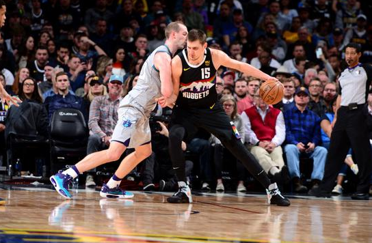 掘金6人上双以100-86击败黄蜂 约基奇养生仅12分 罗齐尔20+9 掘金6人上双以100-86击败黄蜂 约基奇养生仅12分 罗齐尔20+9