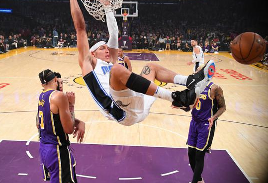 湖人118-119憾负魔术止9连胜 17状元两球制胜詹皇19助攻 湖人118-119憾负魔术止9连胜 17状元两球制胜詹皇19助攻