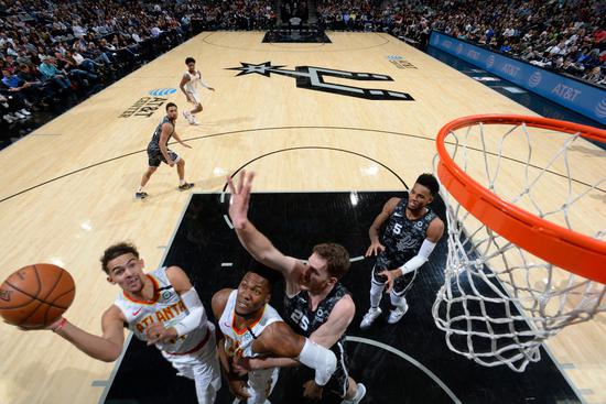 特雷-杨31分5板9助 德罗赞25分9板9助 老鹰121-120客胜马刺 特雷-杨31分5板9助 德罗赞25分9板9助 老鹰121-120客胜马刺