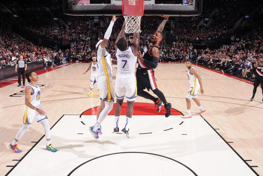 开拓者主场以129-124险胜勇士 利拉德生涯新高61分准三双 开拓者主场以129-124险胜勇士 利拉德生涯新高61分准三双