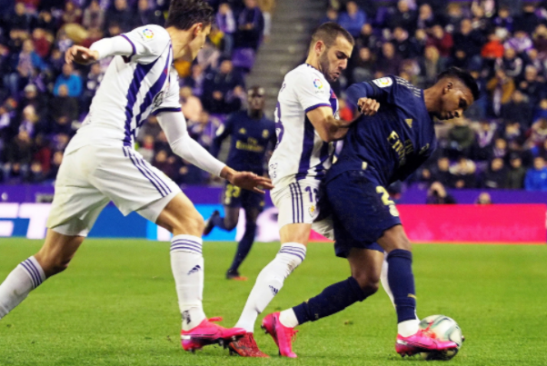 西甲-皇马1-0击败巴拉多利德登顶 纳乔头槌破门 西甲-皇马1-0击败巴拉多利德登顶 纳乔头槌破门