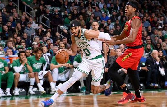 凯尔特人主场以112-107险胜老鹰取6连胜 塔图姆32+6沃克15+6科林斯30+10 凯尔特人主场以112-107险胜老鹰取6连胜 塔图姆32+6沃克15+6科林斯30+10