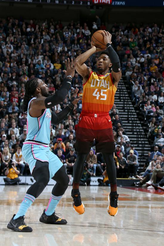 米切尔26分5板 戈贝尔16分20板 巴特勒25分8板 爵士116-101轻取热火 米切尔26分5板 戈贝尔16分20板 巴特勒25分8板 爵士116-101轻取热火