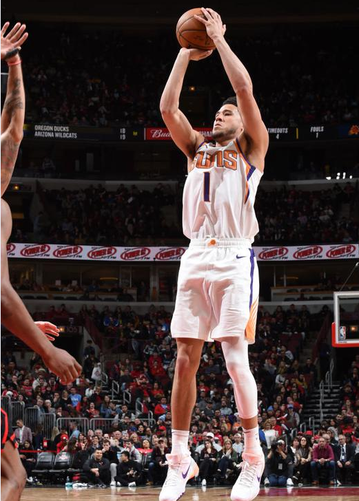 艾顿28+19太阳以112-104送公牛8连败 布克29分 科比-怀特33分 艾顿28+19太阳以112-104送公牛8连败 布克29分 科比-怀特33分