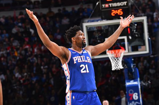 76人主场以129-112轻取老鹰 恩比德49+14 哈里斯25+6 特雷-杨28+7+10 76人主场以129-112轻取老鹰 恩比德49+14 哈里斯25+6 特雷-杨28+7+10