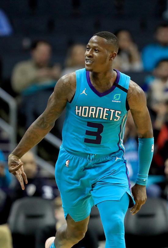 罗齐尔26分 格拉汉姆21分5助 黄蜂107-101送尼克斯5连败 罗齐尔26分 格拉汉姆21分5助 黄蜂107-101送尼克斯5连败