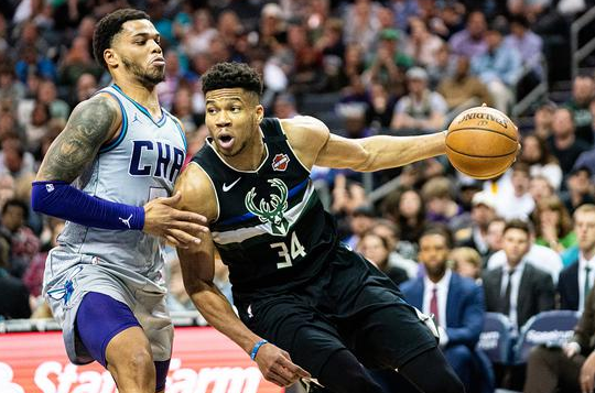 雄鹿客场以93-85险胜黄蜂拿到6连胜 字母哥41+20+6大洛16+7希尔11+5 雄鹿客场以93-85险胜黄蜂拿到6连胜 字母哥41+20+6大洛16+7希尔11+5