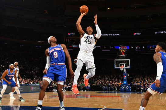 爵士客场以112-104战胜尼克斯取3连胜 米切尔23+8 博格达23分兰德尔32+11 爵士客场以112-104战胜尼克斯取3连胜 米切尔23+8 博格达23分兰德尔32+11