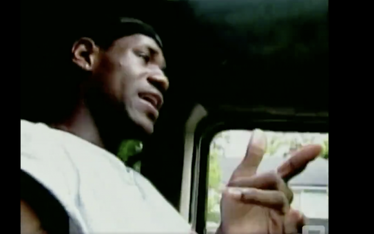 ESPN:詹皇18岁贷款买悍马 加油花40美元心疼死 ESPN:詹皇18岁贷款买悍马 加油花40美元心疼死