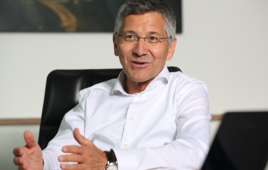 拜仁主席赫尔伯特:不会为萨内胡乱烧钱 诺伊尔今年会续约 拜仁主席赫尔伯特:不会为萨内胡乱烧钱 诺伊尔今年会续约