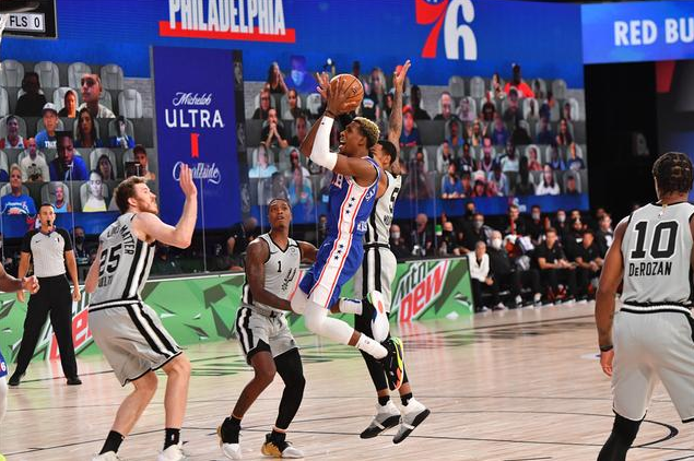 恩比德27+9 米尔顿准绝杀 德罗赞30分 76人132-130险胜马刺 恩比德27+9 米尔顿准绝杀 德罗赞30分 76人132-130险胜马刺