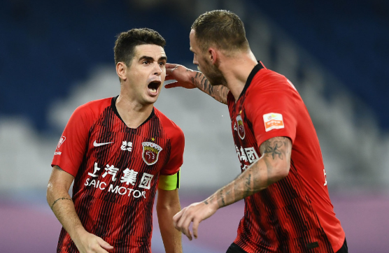 中超-上港2-1逆转卓尔 阿瑙奥斯卡建功张成林难救主 中超-上港2-1逆转卓尔 阿瑙奥斯卡建功张成林难救主