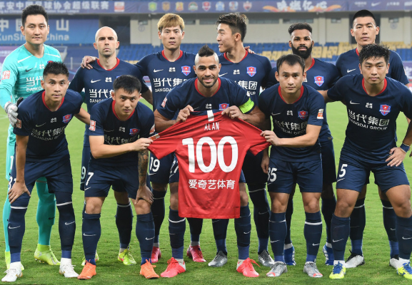 中超-重庆当代3-0大胜青岛黄海 卡尔德克百场传射建功 中超-重庆当代3-0大胜青岛黄海 卡尔德克百场传射建功