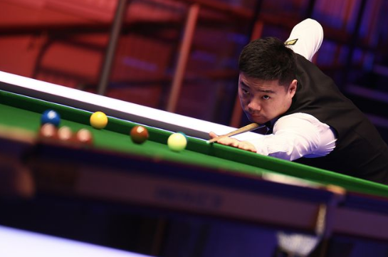 欧洲大师赛丁俊晖5-0横扫袁思俊 获新赛季开门红