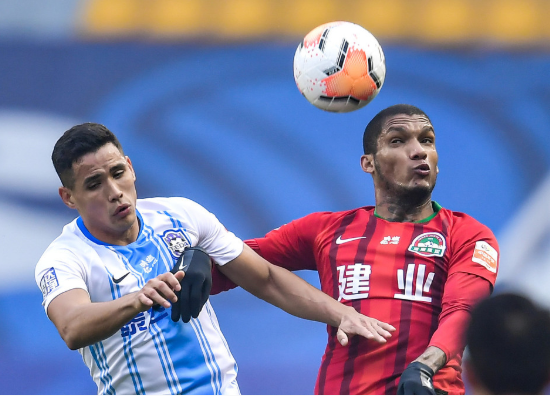 中超排位赛-泰达0-0建业 卡兰加伤退苏亚雷斯造点未果 中超排位赛-泰达0-0建业 卡兰加伤退苏亚雷斯造点未果