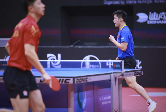 男乒世界杯樊振东4-3力克马龙 夺3连冠第4次问鼎! 男乒世界杯樊振东4-3力克马龙 夺3连冠第4次问鼎!