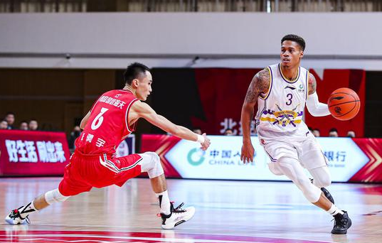 CBA-北控105-92轻取青岛 约瑟夫-杨28分亚当斯13中2 CBA-北控105-92轻取青岛 约瑟夫-杨28分亚当斯13中2