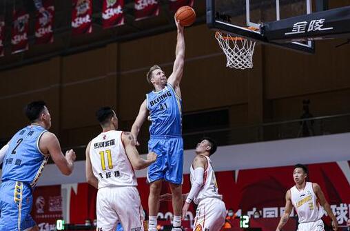 CBA-北京98-84险胜深圳 布克33分6篮板 汉密尔顿21分 CBA-北京98-84险胜深圳 布克33分6篮板 汉密尔顿21分