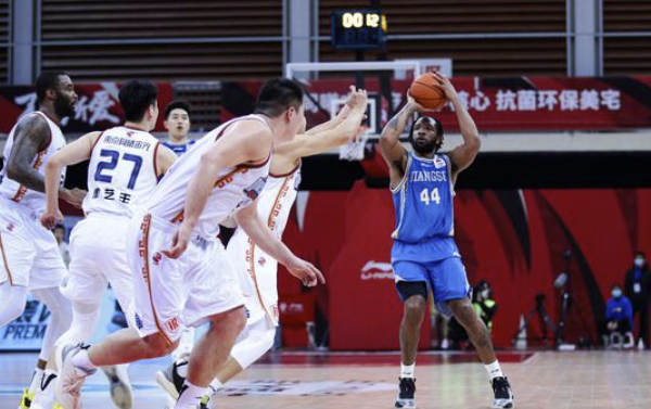 同曦120-113江苏 摩尔特里49分19板7助 威尔斯48分9板3助 同曦120-113江苏 摩尔特里49分19板7助 威尔斯48分9板3助