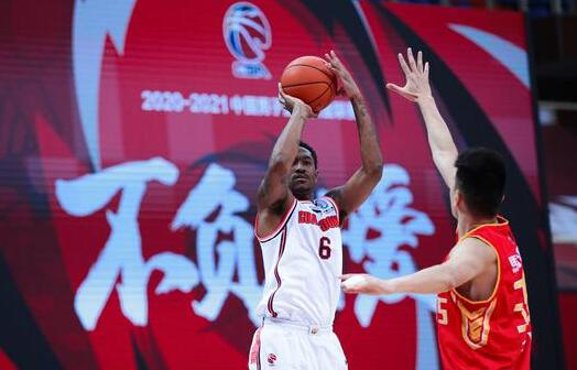 广东132-104大胜深圳 布克32+7+8杜润旺19分 广东132-104大胜深圳 布克32+7+8杜润旺19分