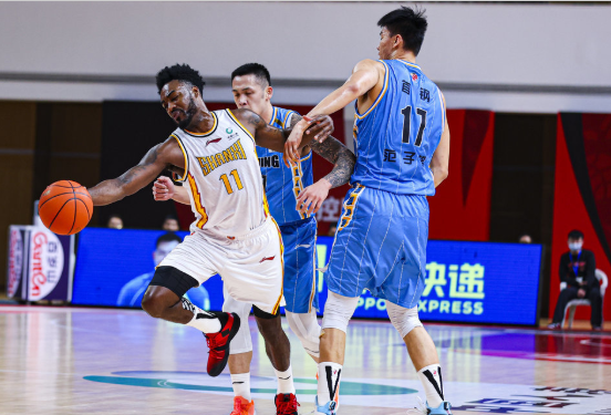 富兰克林21+9+14&伤退 吉布森29+7 方硕25分 山西110-95北京 富兰克林21+9+14&伤退 吉布森29+7 方硕25分 山西110-95北京