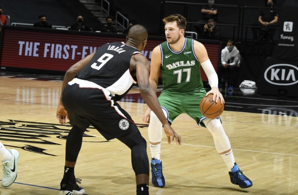 独行侠客场124-73屠杀快船 东契奇三节24+9+8 理查德森21分 乔治15分 独行侠客场124-73屠杀快船 东契奇三节24+9+8 理查德森21分 乔治15分