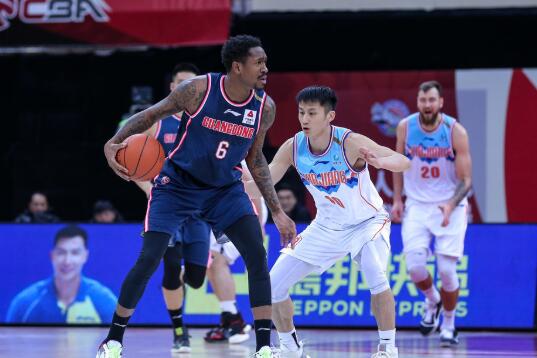 CBA-广东132-95狂胜新疆 创两队交锋最大分差 CBA-广东132-95狂胜新疆 创两队交锋最大分差