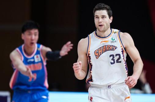 CBA-上海122-102擒四川6连胜 弗神27+5哈达迪空砍17+11+12 CBA-上海122-102擒四川6连胜 弗神27+5哈达迪空砍17+11+12