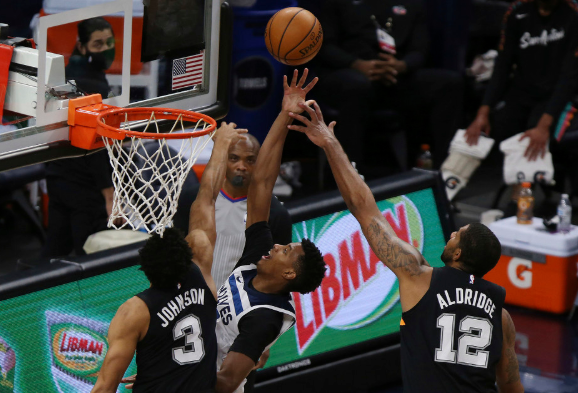 NBA-森林狼96-88复仇马刺 拉塞尔27分 比斯利24分 沃克25分 NBA-森林狼96-88复仇马刺 拉塞尔27分 比斯利24分 沃克25分