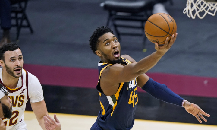 米切尔27分克拉克森21+8 爵士117-87擒骑士迎来3连胜 米切尔27分克拉克森21+8 爵士117-87擒骑士迎来3连胜