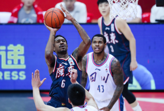 CBA-广东114-88大胜四川获2连胜 马尚22+6哈达迪缺阵 CBA-广东114-88大胜四川获2连胜 马尚22+6哈达迪缺阵