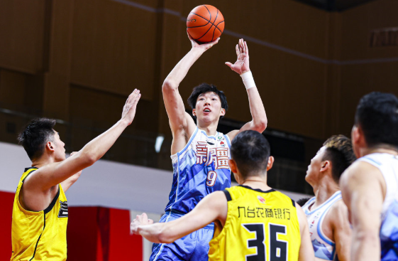 CBA-新疆109-99胜吉林 莫泰28+20周琦7+7琼斯36分6犯离场 CBA-新疆109-99胜吉林 莫泰28+20周琦7+7琼斯36分6犯离场