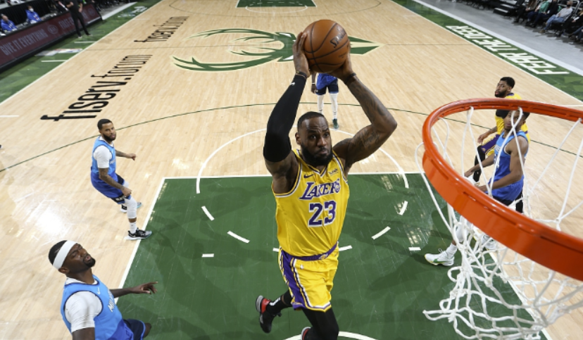 詹姆斯34+8 波普23分 湖人113-106逆转雄鹿 字母哥25+12 詹姆斯34+8 波普23分 湖人113-106逆转雄鹿 字母哥25+12