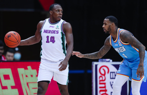 青岛117-112逆转山东获5连胜 亚当斯复出35+7哈德森19分 青岛117-112逆转山东获5连胜 亚当斯复出35+7哈德森19分