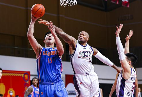 CBA-亨特32+9 四川104-91轻取广州迎两连胜 摩尔砍42+5难救主 CBA-亨特32+9 四川104-91轻取广州迎两连胜 摩尔砍42+5难救主