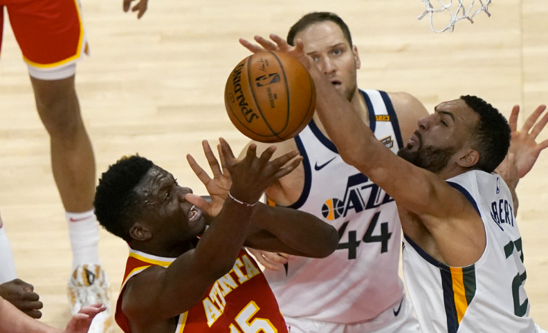 米切尔18分饼皇6+17 特雷-杨缺阵爵士112-91力擒老鹰 米切尔18分饼皇6+17 特雷-杨缺阵爵士112-91力擒老鹰