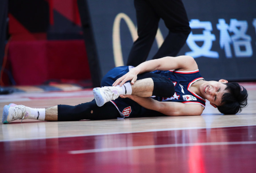 CBA-广东131-112擒山东取12连胜 马尚35+5徐杰伤退 CBA-广东131-112擒山东取12连胜 马尚35+5徐杰伤退