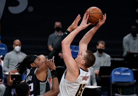 4人20+国王119-114力克获3连胜 约基奇50+8+12难救掘金 4人20+国王119-114力克获3连胜 约基奇50+8+12难救掘金