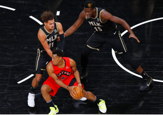 特雷-杨28+13卡佩拉23+16 老鹰132-121灭猛龙终结3连败 特雷-杨28+13卡佩拉23+16 老鹰132-121灭猛龙终结3连败