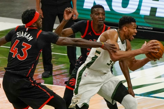 范乔丹33分对飚字母哥34分 猛龙6人上双124-113击败雄鹿 范乔丹33分对飚字母哥34分 猛龙6人上双124-113击败雄鹿