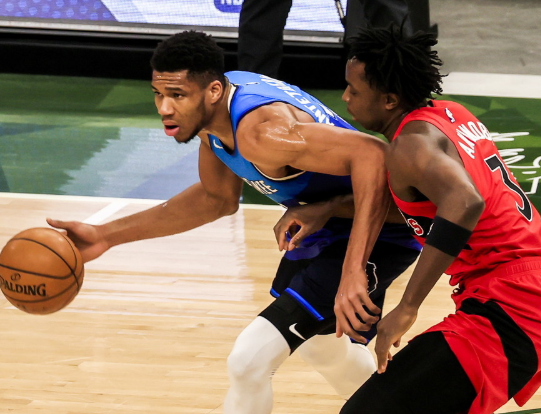 字母准三双米德尔顿低迷 猛龙三星闪耀110-96送雄鹿5连败 字母准三双米德尔顿低迷 猛龙三星闪耀110-96送雄鹿5连败