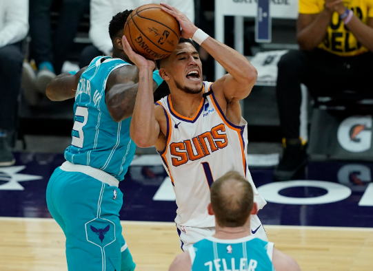 布克空砍33分保罗准三双 黄蜂七人上双124-121射落太阳 布克空砍33分保罗准三双 黄蜂七人上双124-121射落太阳