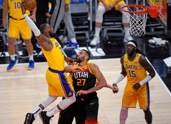 米切尔准三双詹皇低迷19分 湖人89-114不敌爵士吞四连败 米切尔准三双詹皇低迷19分 湖人89-114不敌爵士吞四连败