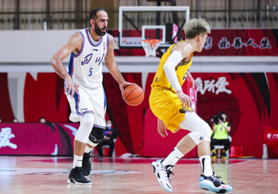 哈达迪21+16+7黄荣奇30分 四川103-94送江苏12连败 哈达迪21+16+7黄荣奇30分 四川103-94送江苏12连败