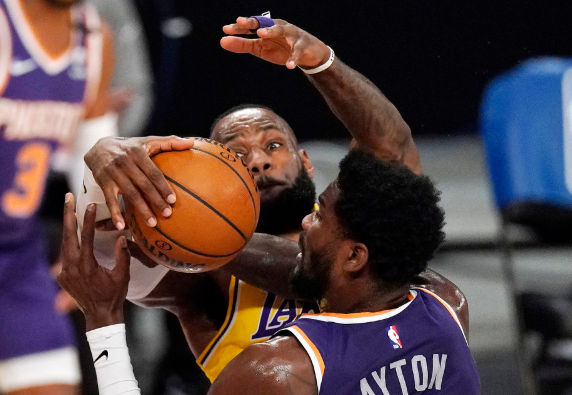 詹皇38+6+5布克两T驱逐 保罗10助攻 湖人104-114不敌太阳 詹皇38+6+5布克两T驱逐 保罗10助攻 湖人104-114不敌太阳