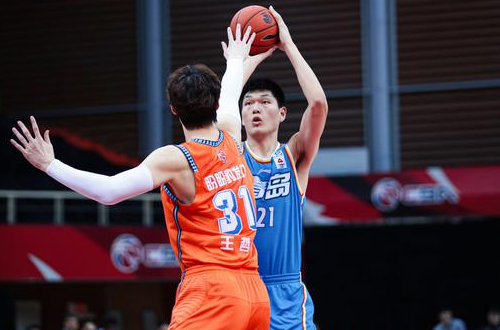 约翰逊20+19青岛117-97大胜福建 王哲林10分6犯离场 约翰逊20+19青岛117-97大胜福建 王哲林10分6犯离场