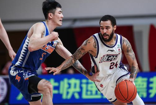 邓蒙6中0 上海95-96不敌广州 摩尔44+4郭昊文23分创新高 邓蒙6中0 上海95-96不敌广州 摩尔44+4郭昊文23分创新高