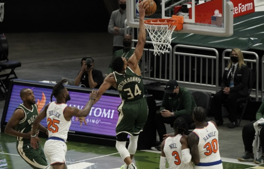 雄鹿134-104狂胜尼克斯 字母哥24+10+10兰德尔仅7分 雄鹿134-104狂胜尼克斯 字母哥24+10+10兰德尔仅7分