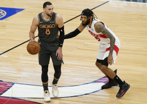 鲍威尔32分洛瑞遭驱逐 公牛九人上双118-95送猛龙五连败 鲍威尔32分洛瑞遭驱逐 公牛九人上双118-95送猛龙五连败